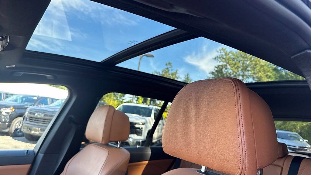 Used 2022 BMW X5 xDrive40i w/ Premium Package AWD/4WD image 27