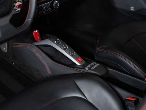 Used 2017 Ferrari 488 GTB RWD image 31
