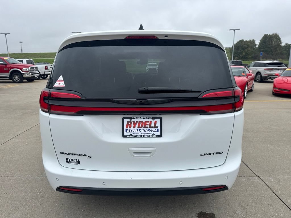 Used 2025 Chrysler Pacifica Limited FWD image 37