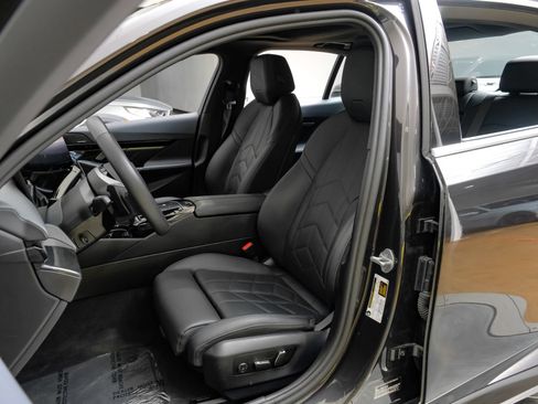 Used 2025 BMW 530i RWD image 36