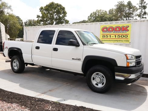 Used 2007 Chevrolet Silverado 2500 W/T w/ Heavy-Duty Power Package image 4