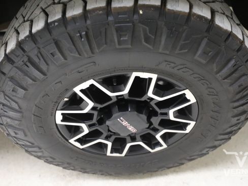 Used 2025 GMC Sierra 2500 AT4X AWD/4WD image 33