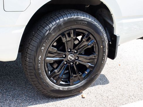 Used 2023 Nissan Titan SV w/ SV Convenience Package RWD image 6