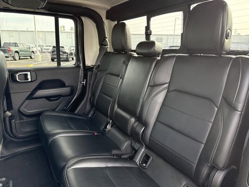 Used 2023 Jeep Gladiator Overland w/ Cold Weather Group image 19