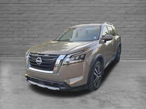 Certified 2025 Nissan Pathfinder Platinum w/ Cargo Package FWD image 3