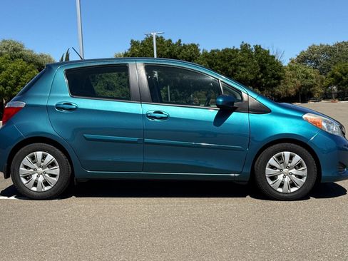 Used 2012 Toyota Yaris LE FWD image 3