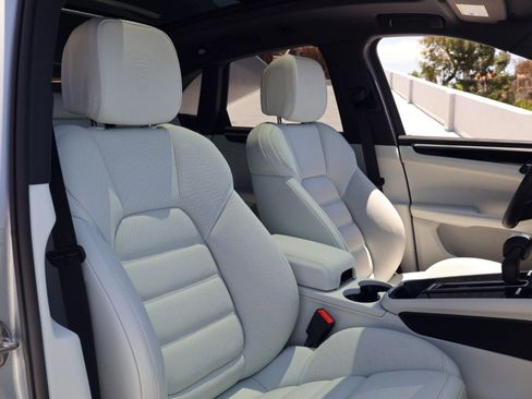 Certified 2026 Porsche Macan S AWD/4WD image 24
