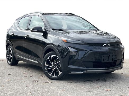 Used 2023 Chevrolet Bolt EUV Premier w/ Super Cruise Package image 2