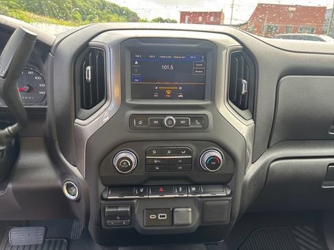 Used 2025 Chevrolet Silverado 2500 Custom AWD/4WD image 15