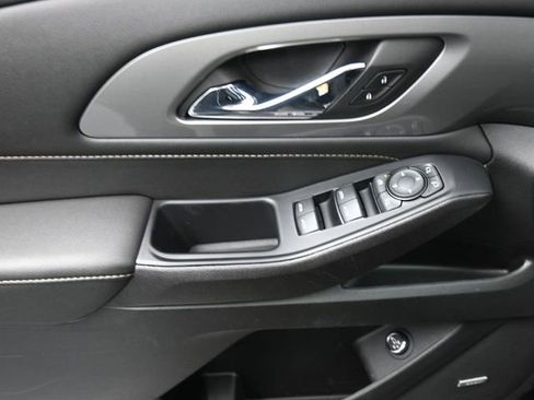 Used 2023 Chevrolet Traverse LT w/ LT Premium Package image 13