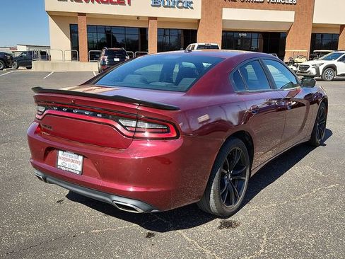 Used 2018 Dodge Charger SXT w/ Blacktop Package image 4