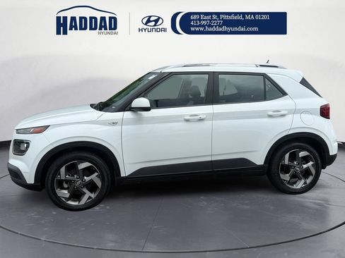 Certified 2024 Hyundai Venue SEL FWD image 2