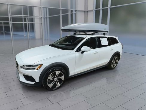 Used 2020 Volvo V60 T5 Cross Country w/ Protection Package Premier AWD/4WD image 4