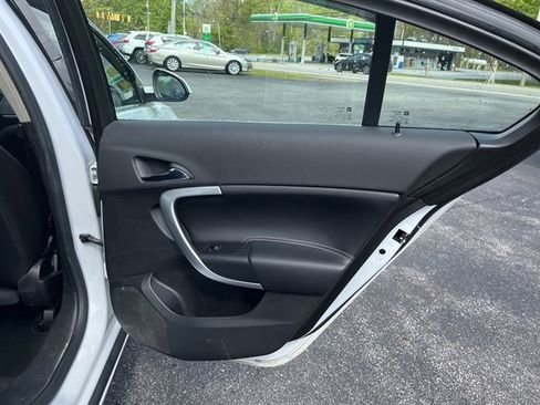 Used 2016 Buick Regal FWD image 33