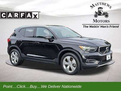Used 2022 Volvo XC40 T5 Momentum