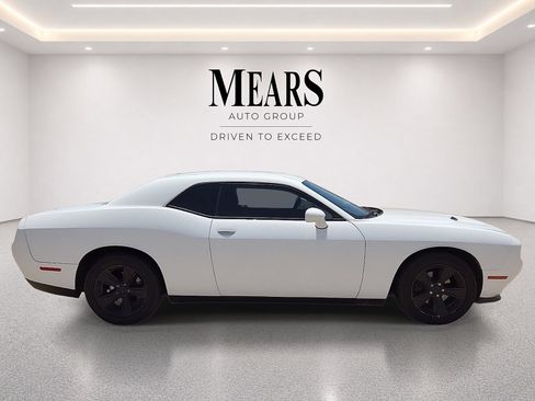 Used 2016 Dodge Challenger SXT RWD image 6