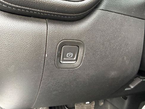 Used 2019 Chevrolet Silverado 1500 LT RWD image 31