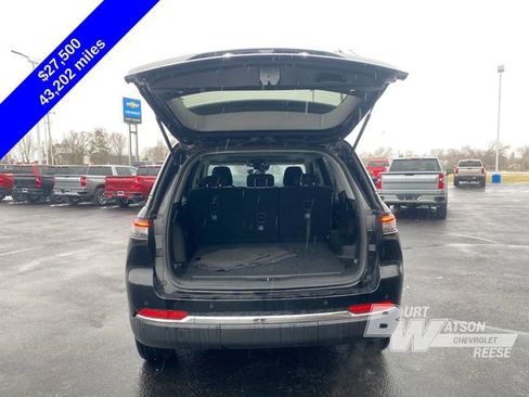 Used 2023 Jeep Grand Cherokee Laredo image 16