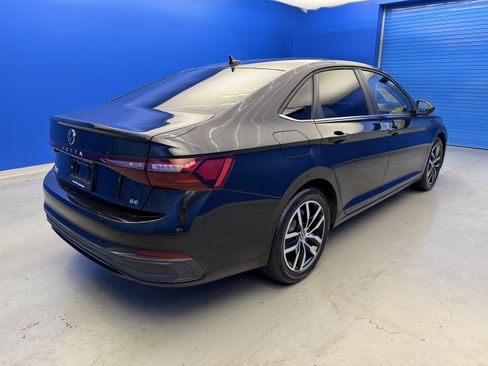 Used 2025 Volkswagen Jetta SE w/ Sunroof Package FWD image 7