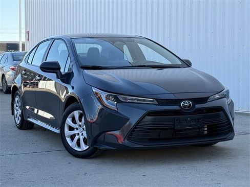 Used 2025 Toyota Corolla LE image 2