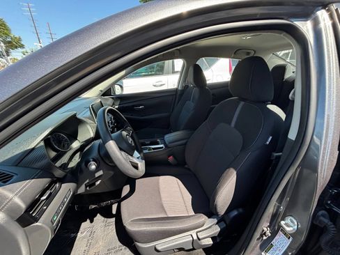 Used 2025 Nissan Sentra SV FWD image 37