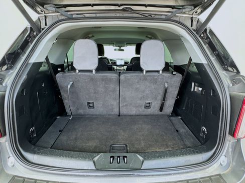 Used 2023 Ford Explorer XLT w/ Equipment Group 202A image 17