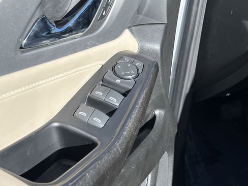 Used 2022 Chevrolet Traverse LS image 12