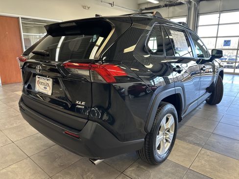 Used 2021 Toyota RAV4 XLE image 12