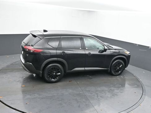 Used 2023 Nissan Rogue S image 36