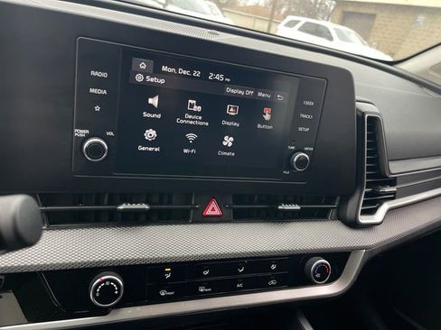 Used 2024 Kia Sportage LX image 12