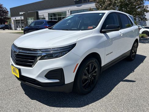 Used 2024 Chevrolet Equinox LS w/ LS Convenience Package AWD/4WD image 1