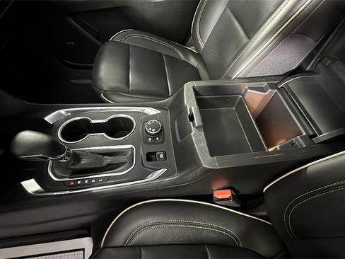 Used 2023 Chevrolet Traverse Premier w/ Redline Edition image 25