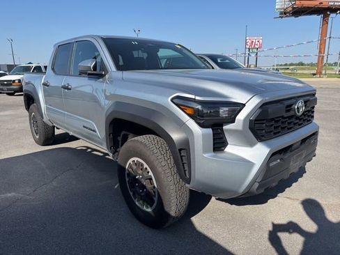 Used 2025 Toyota Tacoma TRD Off-Road AWD/4WD image 6