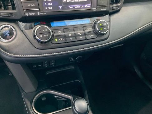 Used 2018 Toyota RAV4 XLE AWD/4WD image 14
