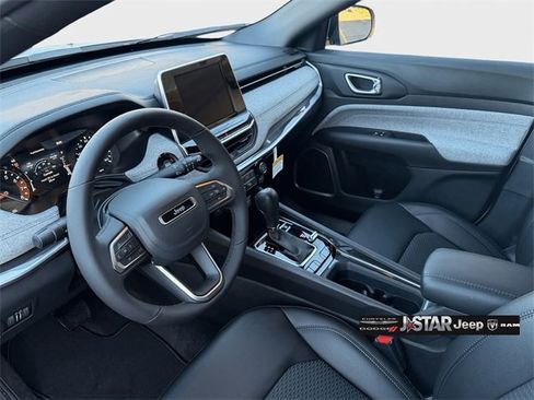 New 2026 Jeep Compass Latitude image 11