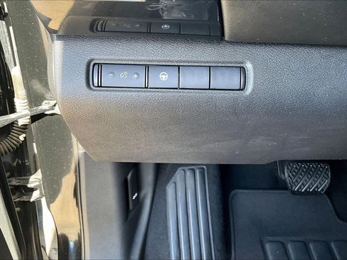 Used 2022 Nissan Pathfinder SV image 30