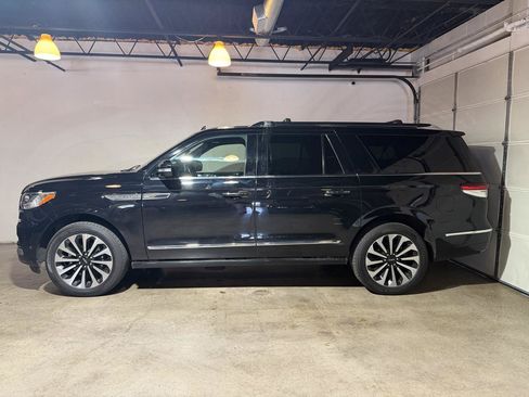 Used 2023 Lincoln Navigator L Reserve AWD/4WD image 2