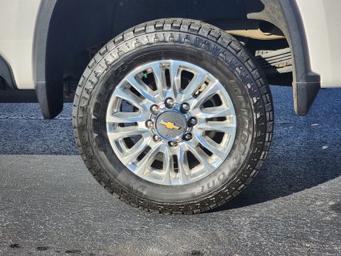 Used 2023 Chevrolet Silverado 2500 High Country image 11