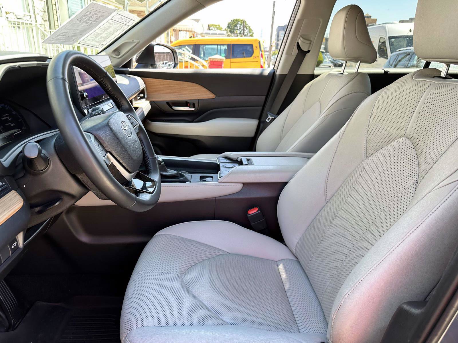 Certified 2024 Toyota Grand Highlander AWD image 15