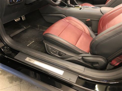Used 2025 Ford Mustang Premium image 18