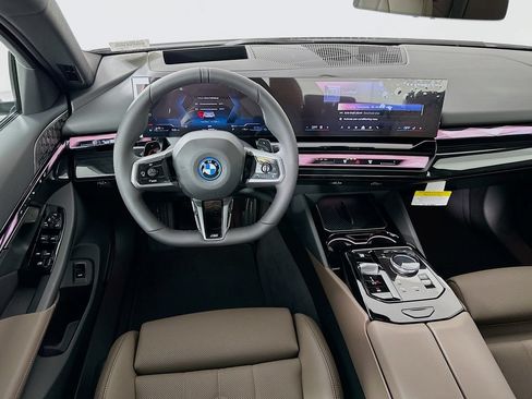 New 2027 BMW 550e xDrive AWD/4WD image 19