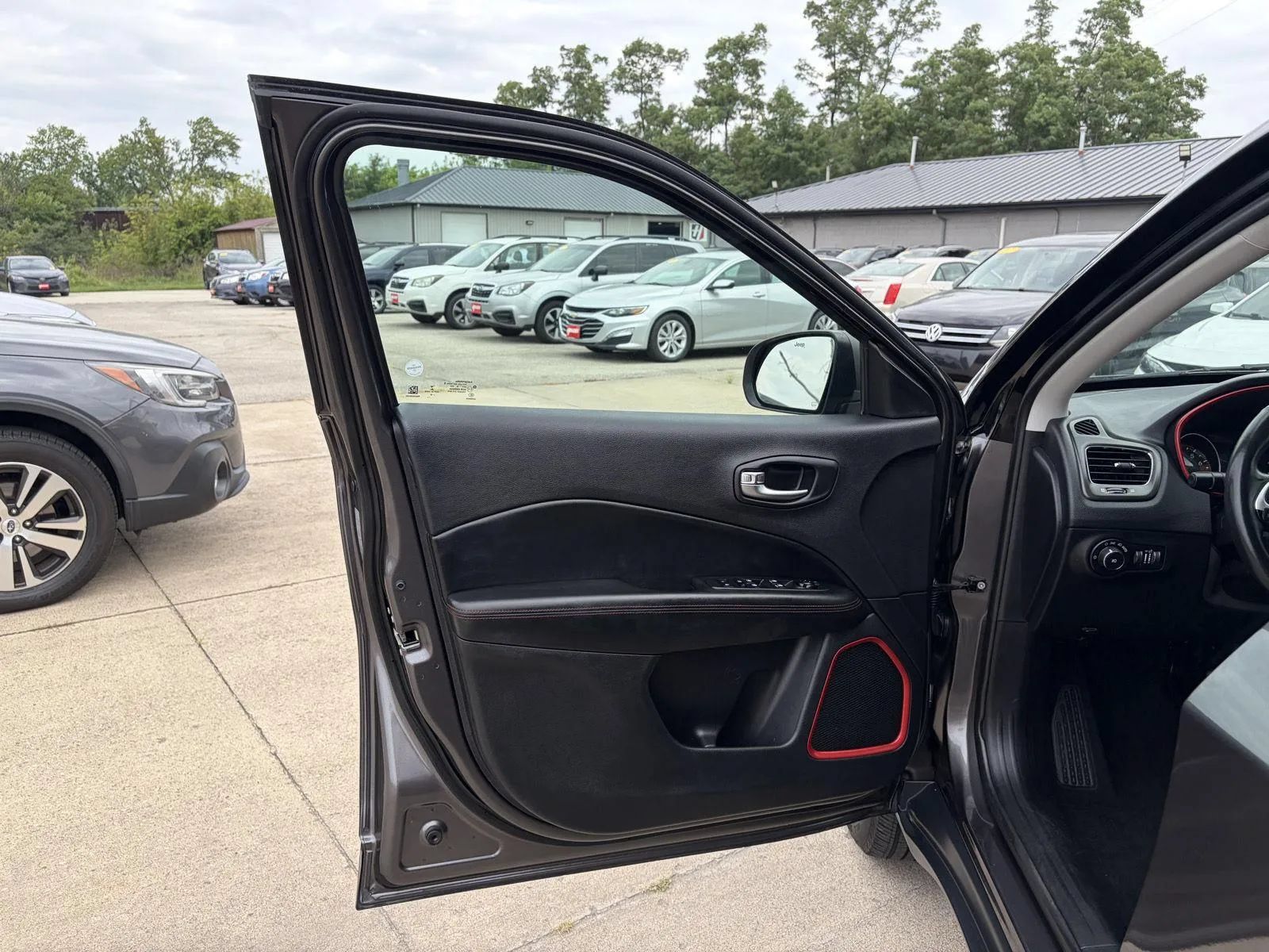 Used 2018 Jeep Compass Trailhawk w/ Leather Interior Group AWD/4WD image 10