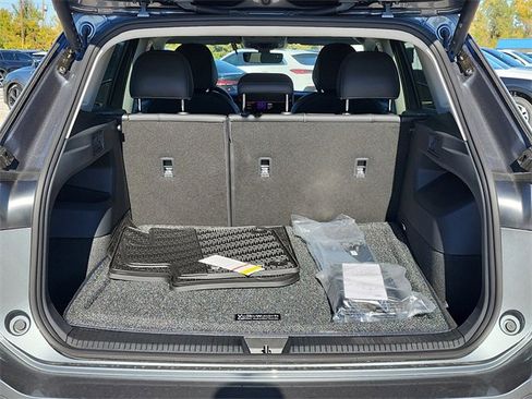 New 2025 Volkswagen Tiguan SE image 6