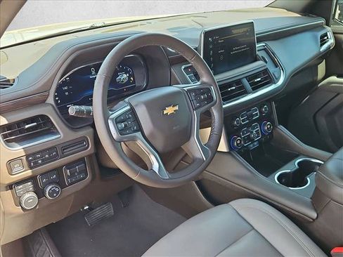 Certified 2022 Chevrolet Suburban LT w/ Luxury Package AWD/4WD image 14