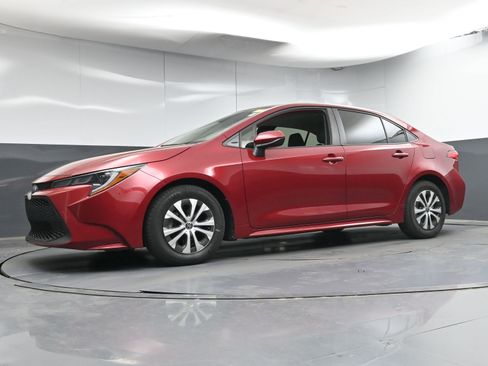 Used 2022 Toyota Corolla LE FWD image 21