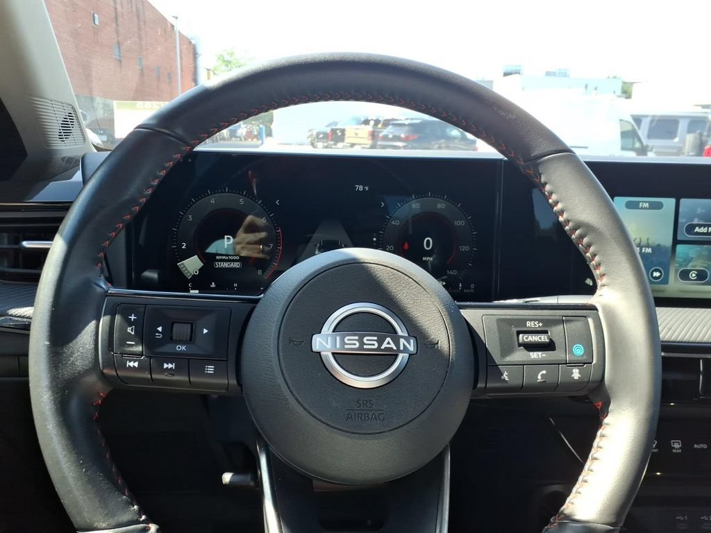 Used 2025 Nissan Kicks SR AWD/4WD image 28