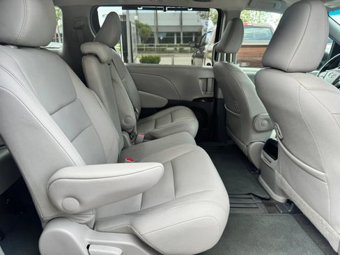 Used 2017 Toyota Sienna XLE w/ XLE Navigation Package FWD image 25