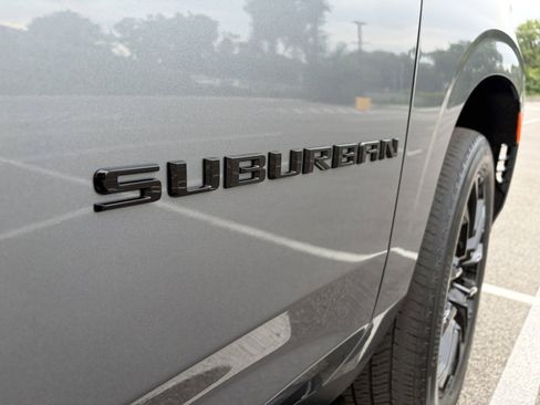 Used 2022 Chevrolet Suburban Premier AWD/4WD image 33