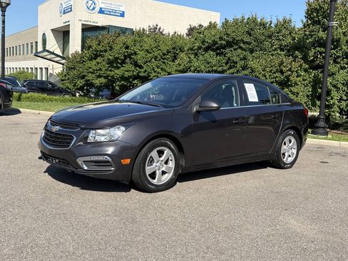 Used 2016 Chevrolet Cruze LT FWD image 2