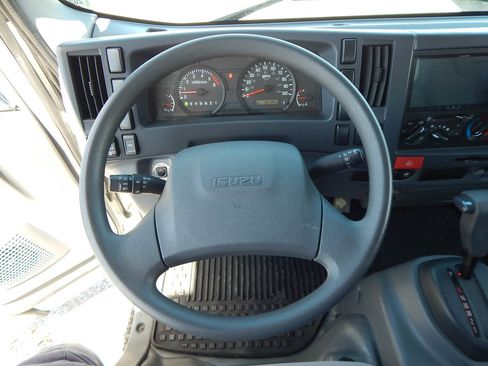 Used 2021 Isuzu NPR image 22